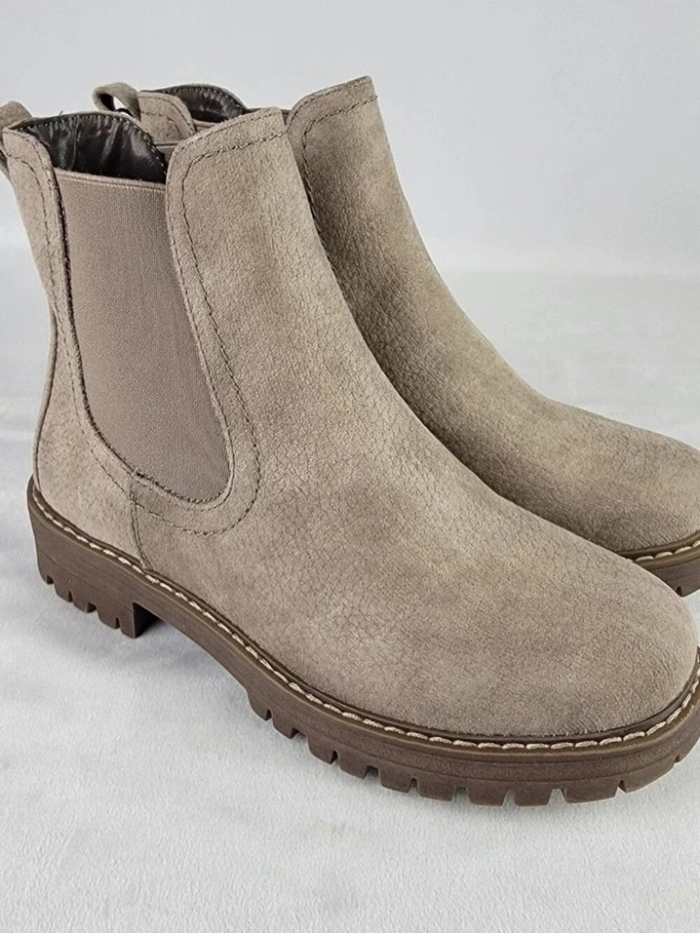 Brand New-Cliffs by White Mountain Mastery Sand Chelsea Boots Size:6m